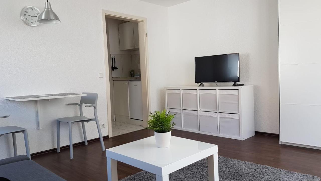 Ferien- Und Businessapartment I Modern Mit Wlan Und Parkplatz Nahe Zentrum, Automobil- Und Tech-Firmen, Messe เรนนิงเงน ภายนอก รูปภาพ